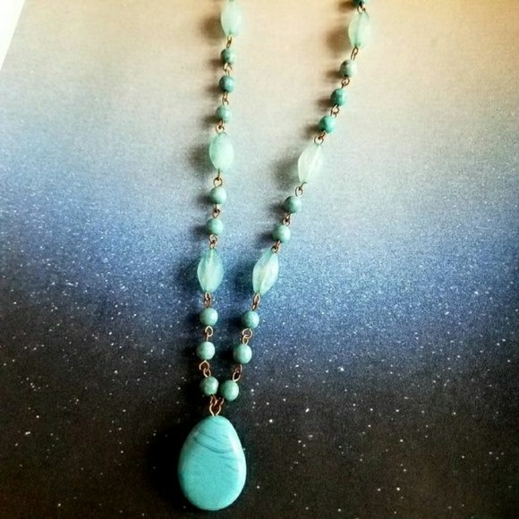 Relisted-Turquoise blue and gold tone necklace - Picture 2 of 7